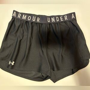 Under Armour Woman’s shorts